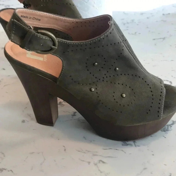 Women Heels R Report Size 8.5 - Picture 2 of 12